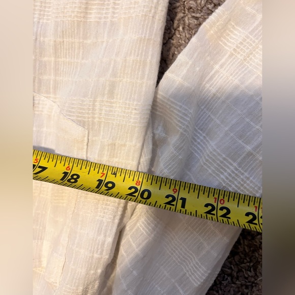 Hurley Women’s White Button Down Blouse -- FINAL SALE PRICE - Picture 4 of 8